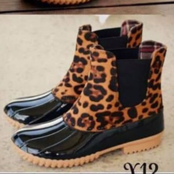 Shoes - 1 Left! Size 6 -Slip On Duck Boots - Leopard Print